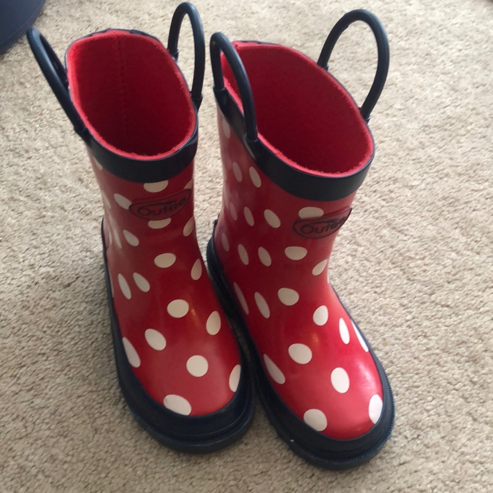 Adorable rain boots.